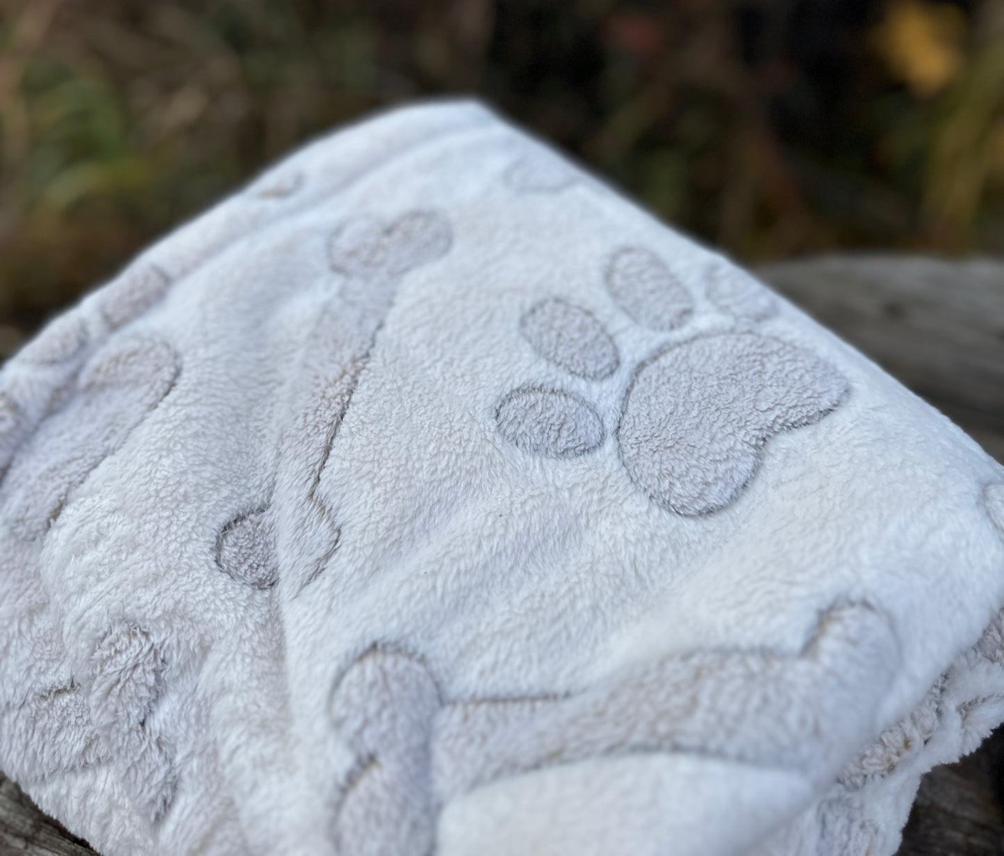 Plush Dog Blanket: Paw Print on Grey